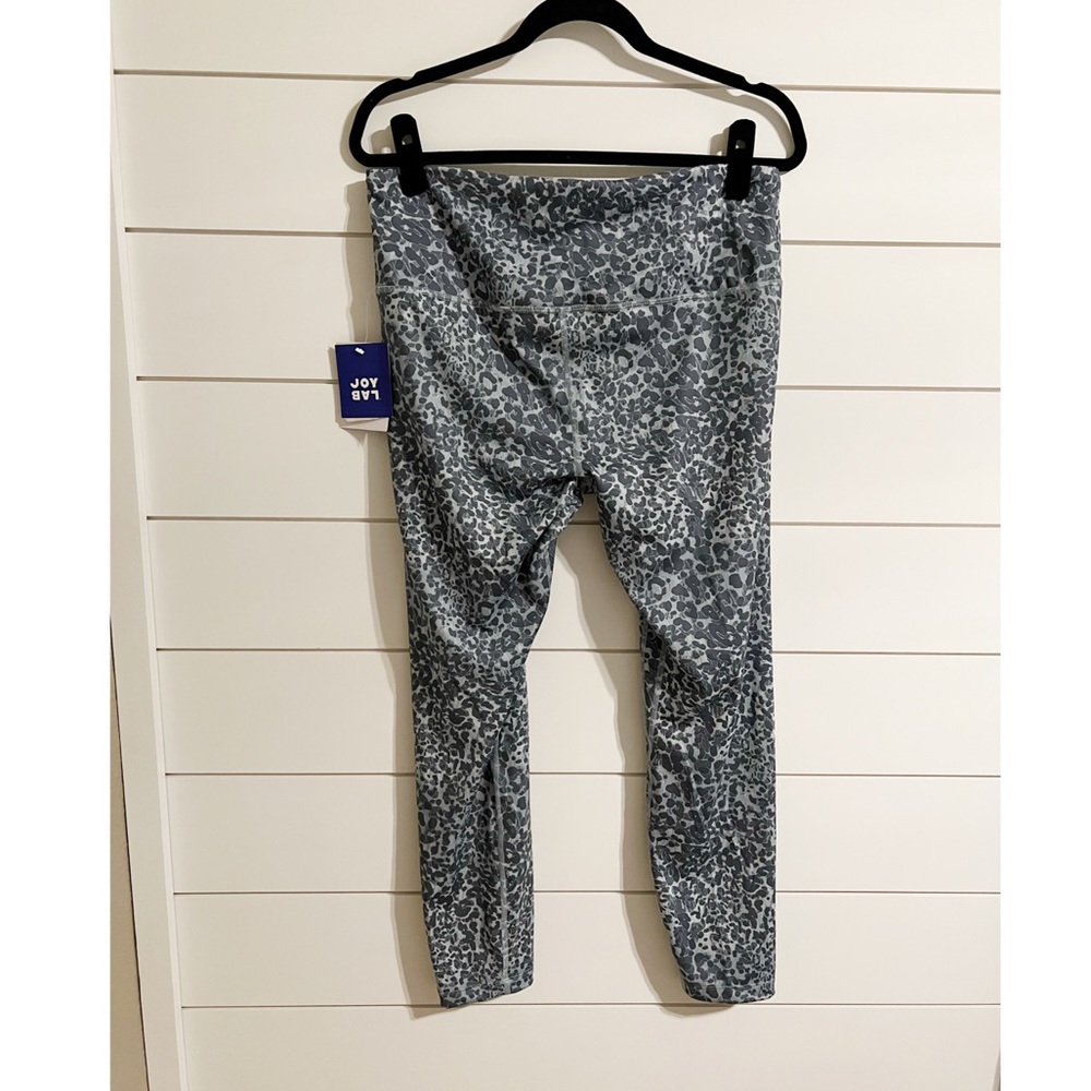 Leopard print High Rise Legging - Picture 3 of 8